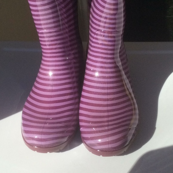 NIB ! UGG Kids Ranna Rain Boots - Picture 2 of 4